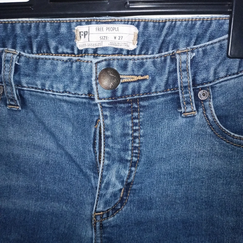 Free People Womens Skinny Jeans Dark Wash Distressed Stretch Size 27 - Picture 5 of 8